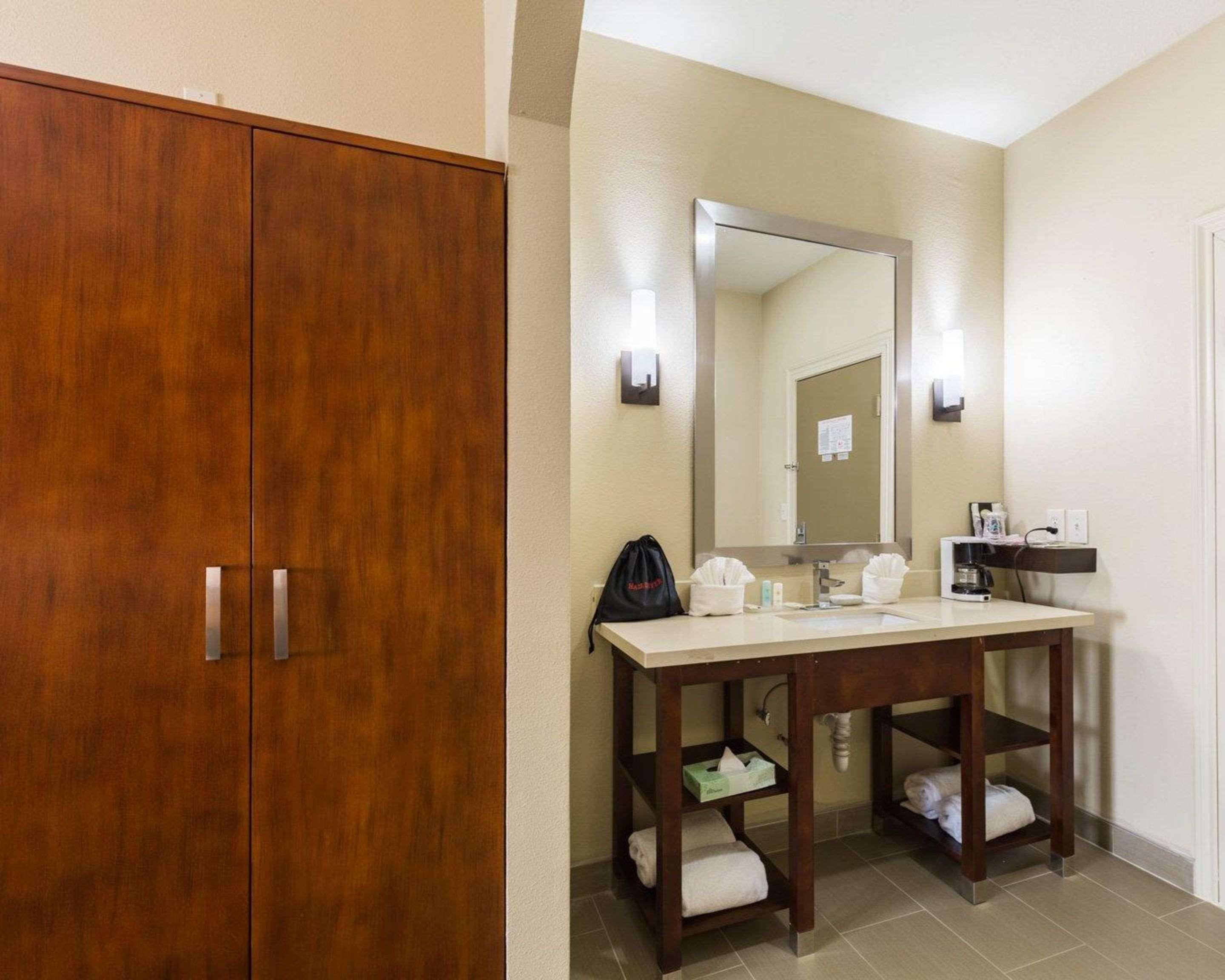 Econo Lodge Inn & Suites East Houston I-10 Eksteriør bilde