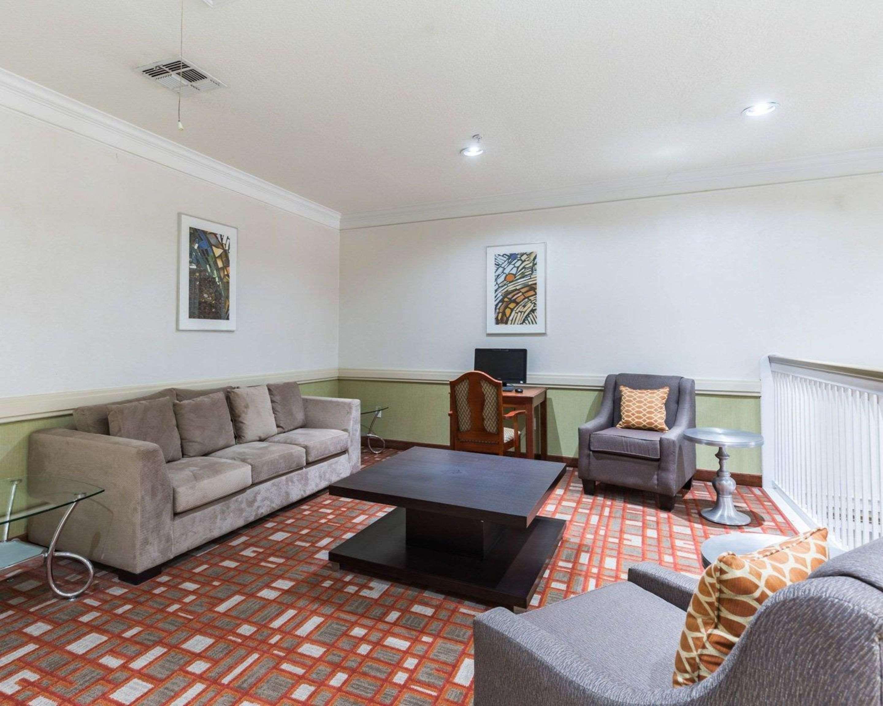 Econo Lodge Inn & Suites East Houston I-10 Eksteriør bilde