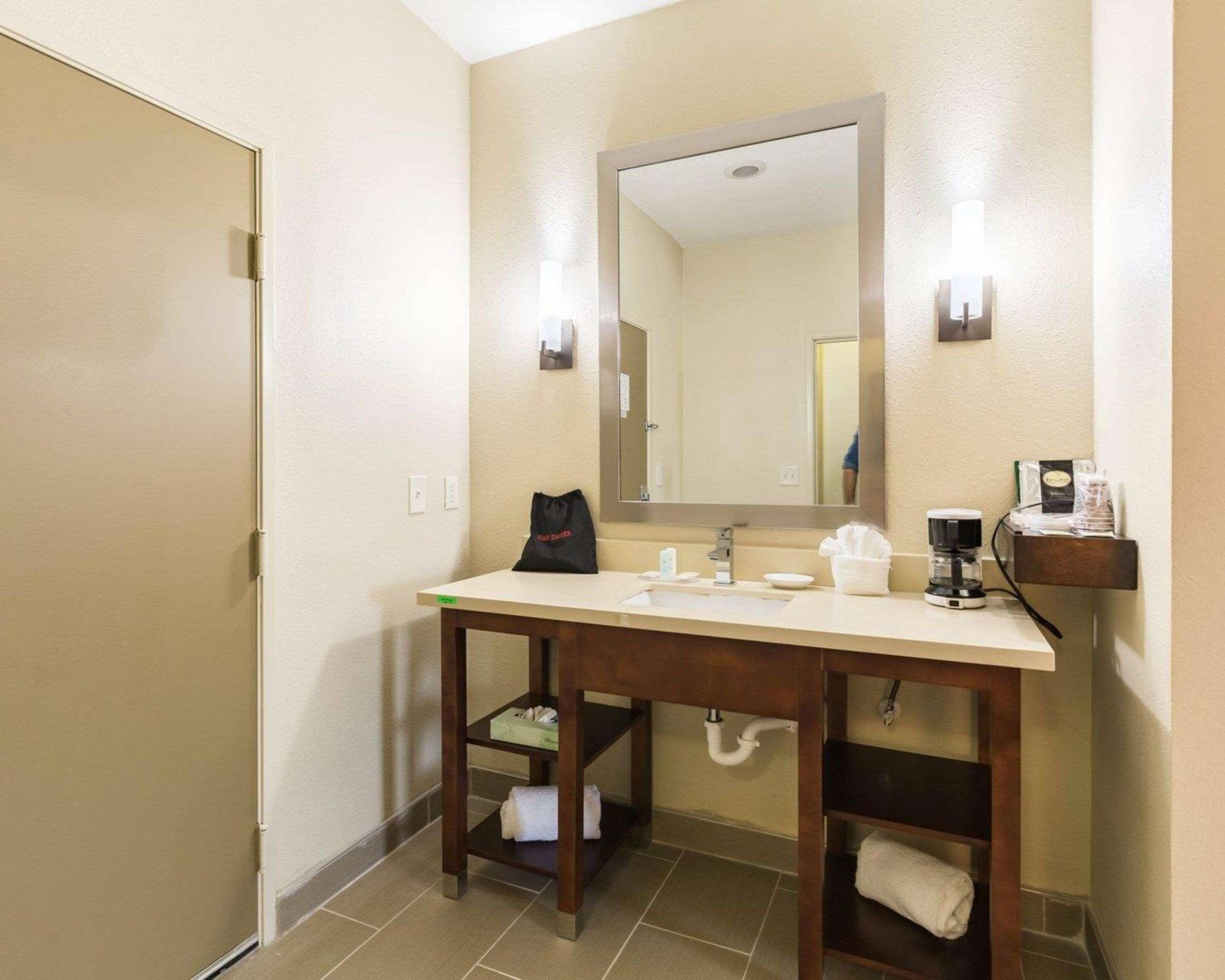 Econo Lodge Inn & Suites East Houston I-10 Eksteriør bilde